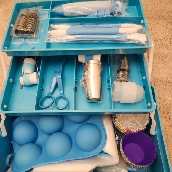 Cake Decorating Set - Picture 3 of 4